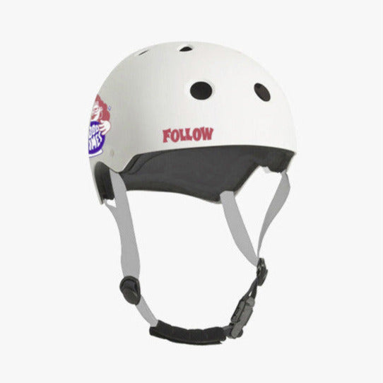 Weißer Wakeboardhelm mit rotem "Follow" Aufdruck